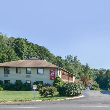 Red Roof Inn Plus+ & Suites Guilford Extérieur photo