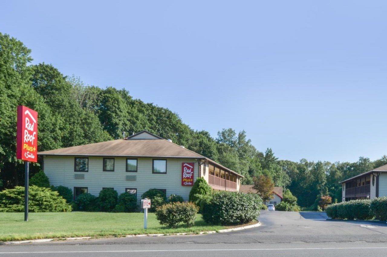 Red Roof Inn Plus+ & Suites Guilford Extérieur photo